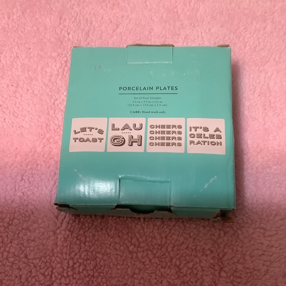 MODERN EXPRESSIONS Porcelain Plates Set of 4 New - Picture 2 of 6